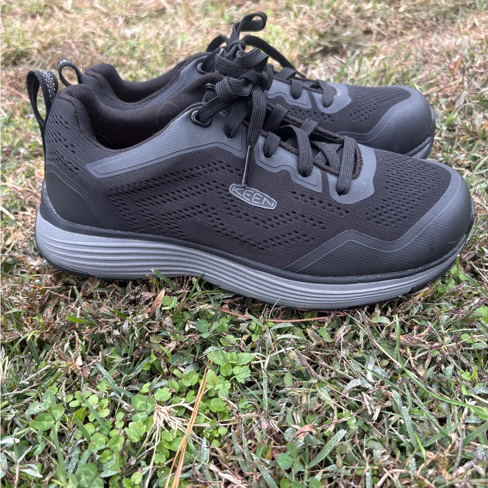 Keen, Sparta II, Aluminum toe,Charcoal and Black Sneakers NWT